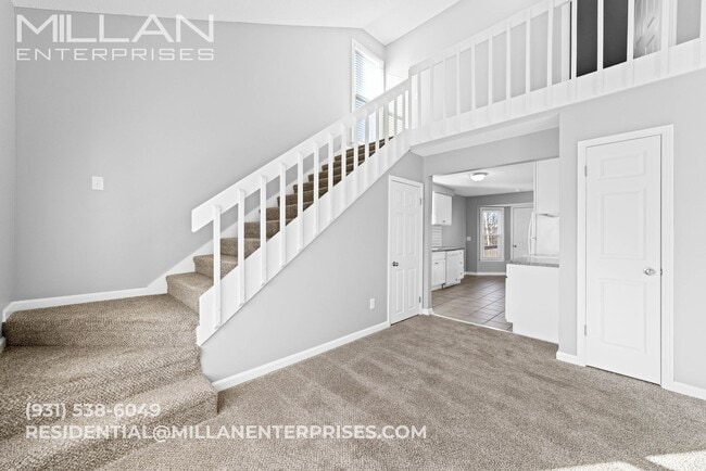 Photo - Comfortable Living with Open Floor Plan, Fireplace and Basement in Sango Neighborhood