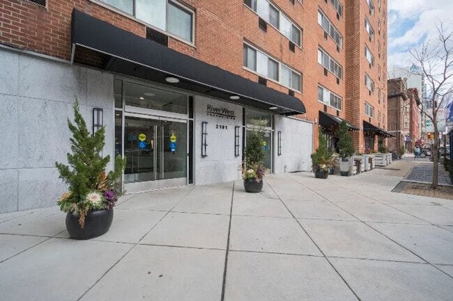 Building Photo - 2101 Chestnut St Unit 606