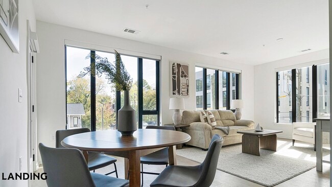 Photo - 318 W Corporation St Unidad 1-220