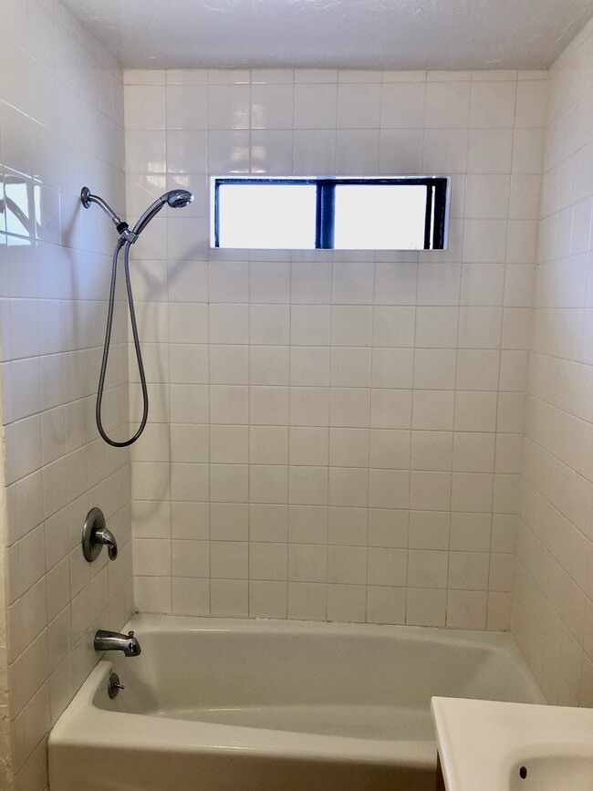 Photo - 402 Dufour St