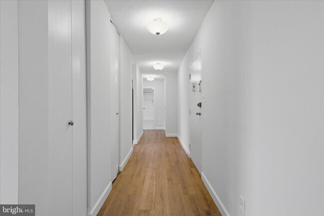 Building Photo - 1301 S Arlington Ridge Rd Unit 308