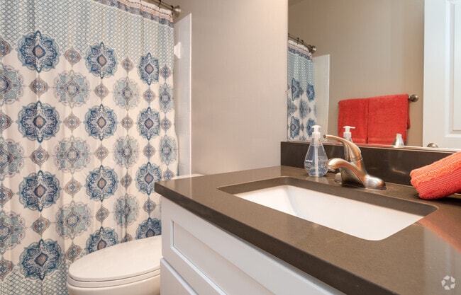 1BR, 1BA - 781 SF