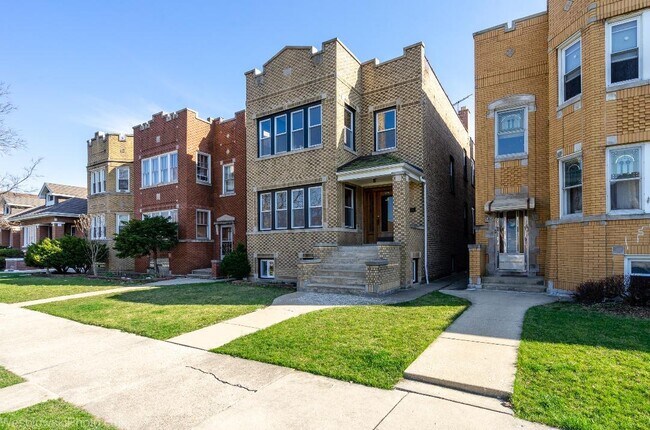 Photo - 5225 W Melrose St Unit 2