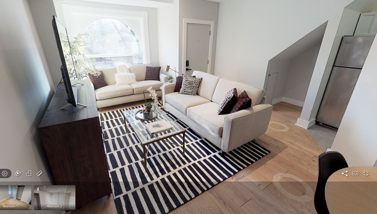 Living Room w/ lots of natural light - 1015 P St NW (Washington, DC)
