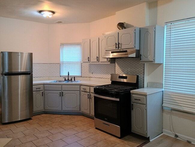 Photo - 2517 W Division St Unit 2nd fl front