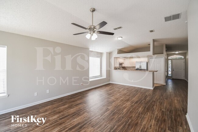 Photo - 2956 Centerwood Dr N