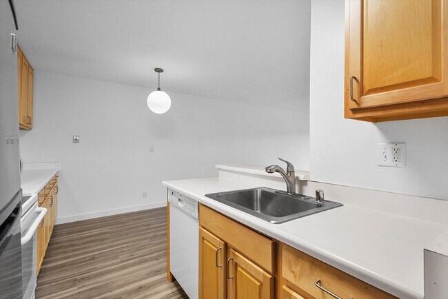 Photo - 960 Shorepoint Ct Unit 306