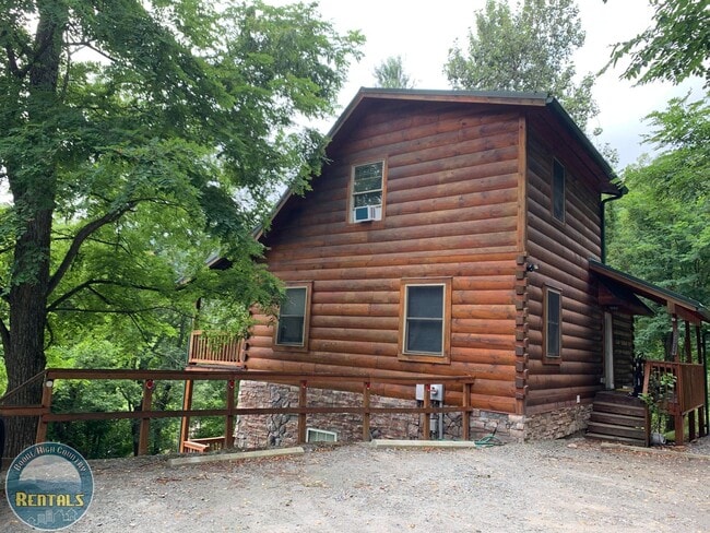 Building Photo - 647 Junaluska Rd Unit 647 Junaluska Lower