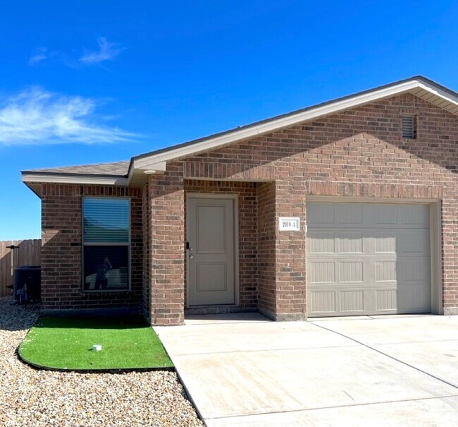 Building Photo - 2010 Corpus Ave Unit Harvest - 2010 Corpus Avenue  A Rental