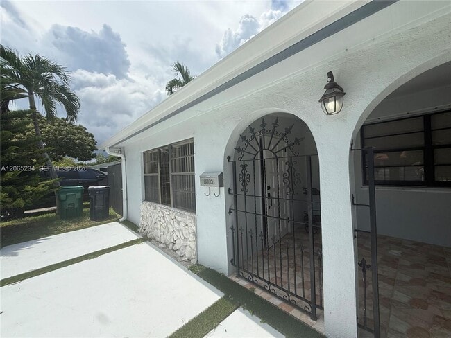 Building Photo - 8805 SW 43rd Terrace