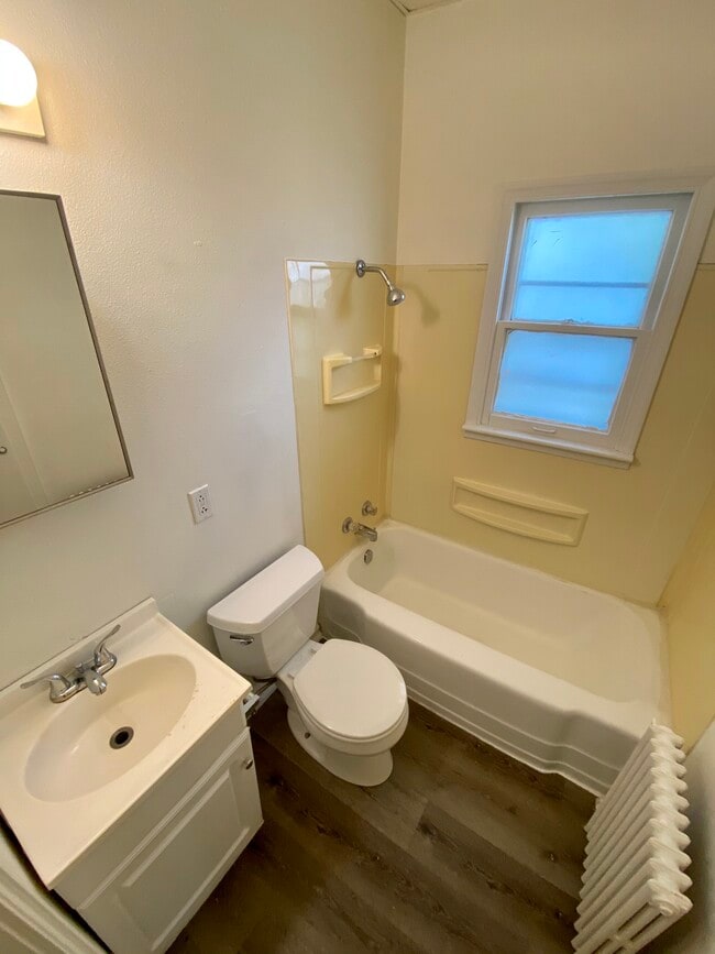 Photo - 221 8th St S