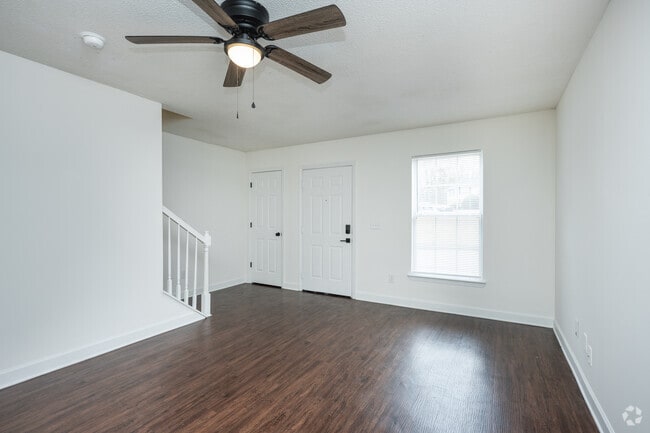 3BR, 2BA - 1,331SF - Living Room - Creekside Retreat Townhomes