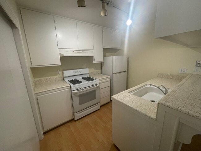 Photo - 2 Bedroom 1 Bath Single Story Unit with Co...