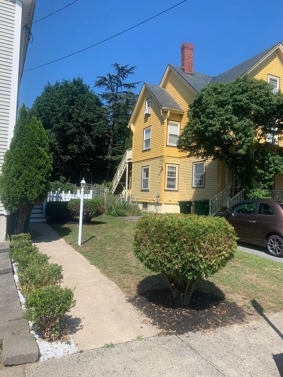 Photo - 90 Monument St