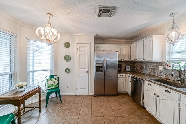 Photo - 718 Regency Ct