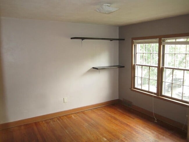 Photo - 2407 Knapp St