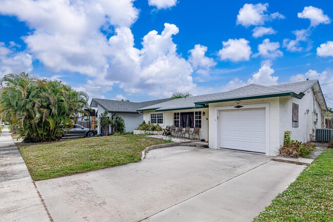 Photo - 564 NW 55th St