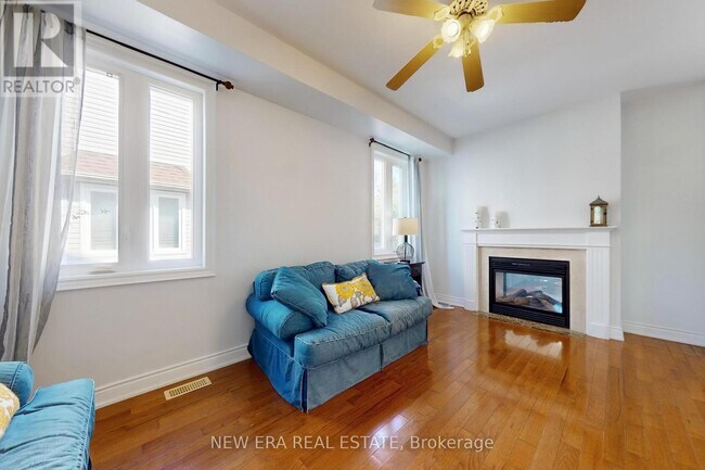 Photo - 1031 Lake Dr N