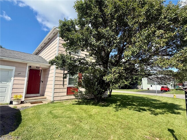 Building Photo - 1 Woodsmeadow Ln