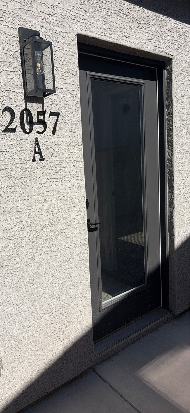 2057 E Orange St. Unidad A