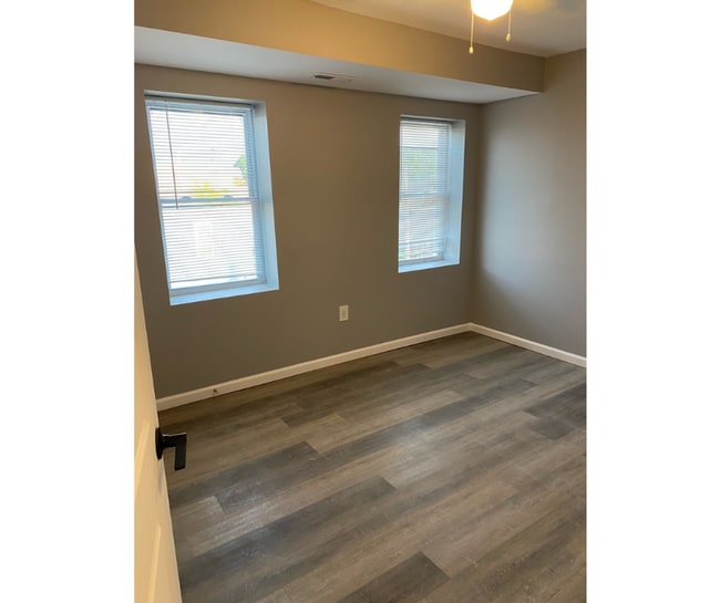 Photo - 6 S Franklintown Rd Unit 1A W/Bath Available $750  1A