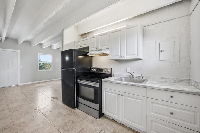 Building Photo - 812 19th St Unit 4