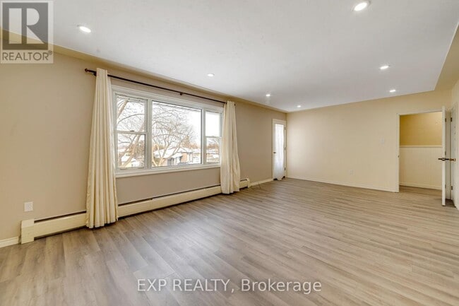 Photo - 1023 Eagle Dr Unité Upper