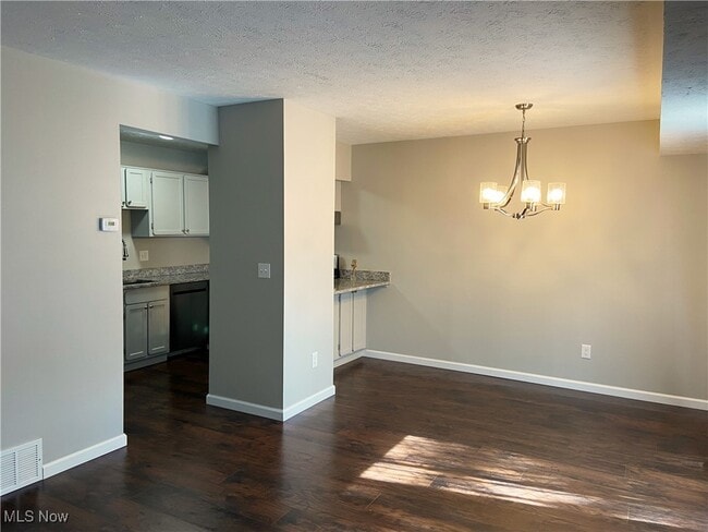 Building Photo - 1480 Cedarwood Dr Unit #21D