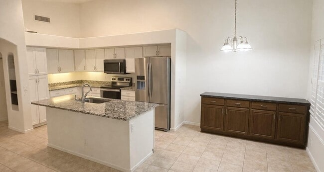 Building Photo - 2460 E Whitten St