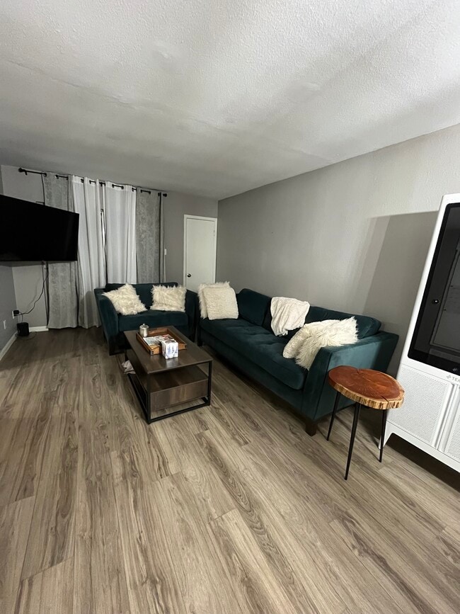 Photo - 3131 Cummins St Unidad #14