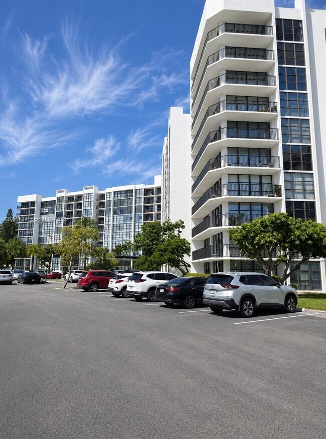Photo - 800 Parkview Dr Unit 716