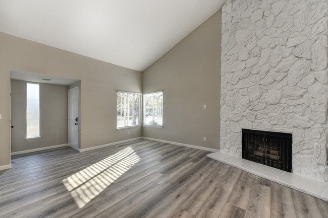 Living Room / Entry - 6931 Trovita Way
