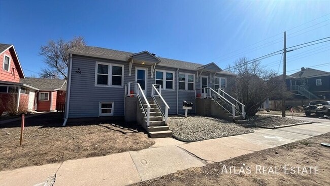 Building Photo - 706 12th Ave Unit 4