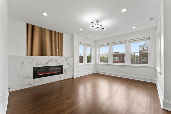 Photo - 5304 W Cornelia Ave Unit 1