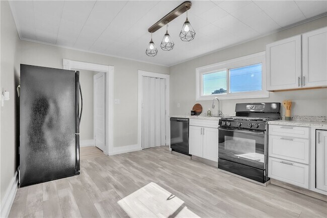 Photo - 1229 McKee Rd