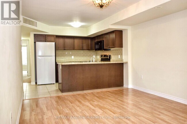 Photo - 2441 Greenwich Dr