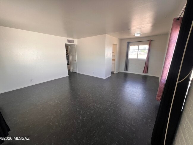 Building Photo - 2743 S Norton Vista