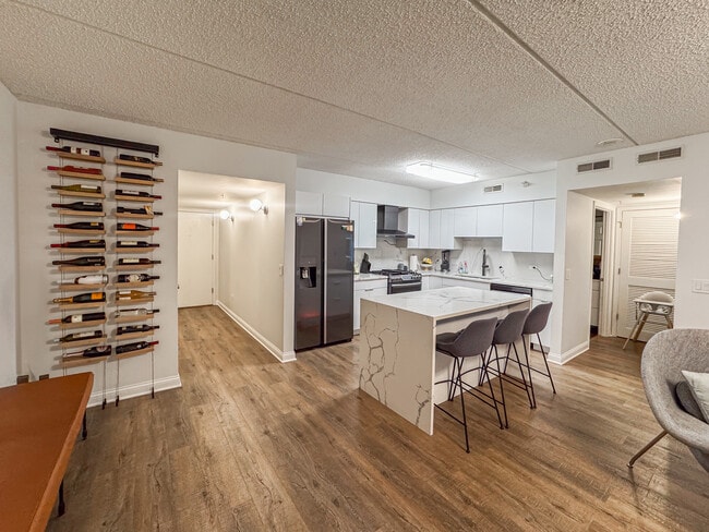 Building Photo - 750 Pearson St Unit 750 Pearson St #212