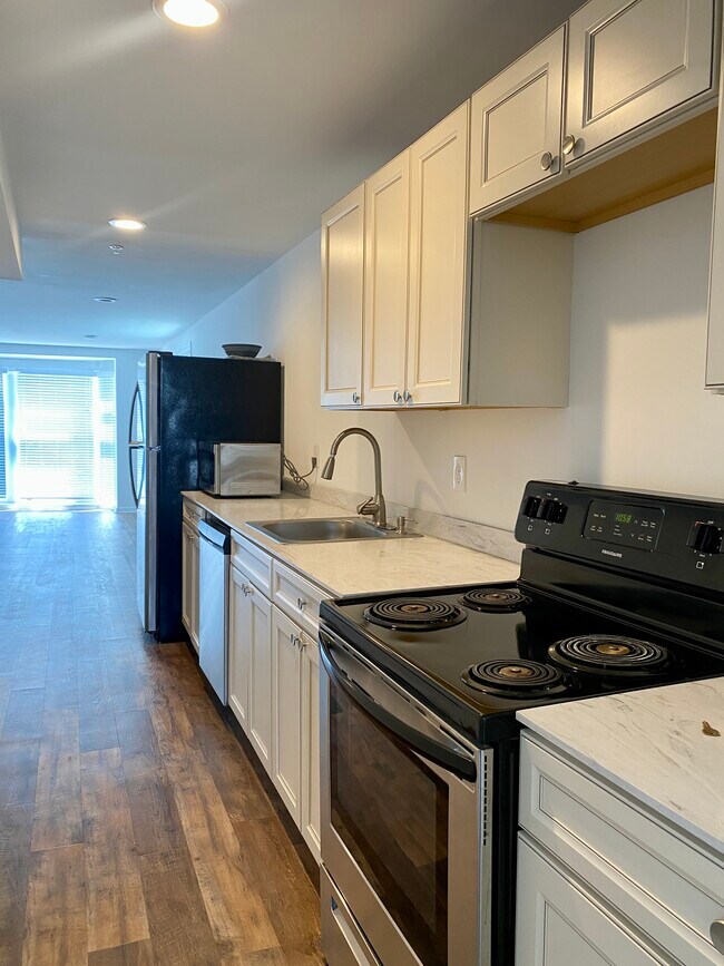 Photo - 402 Broadway Unit 2