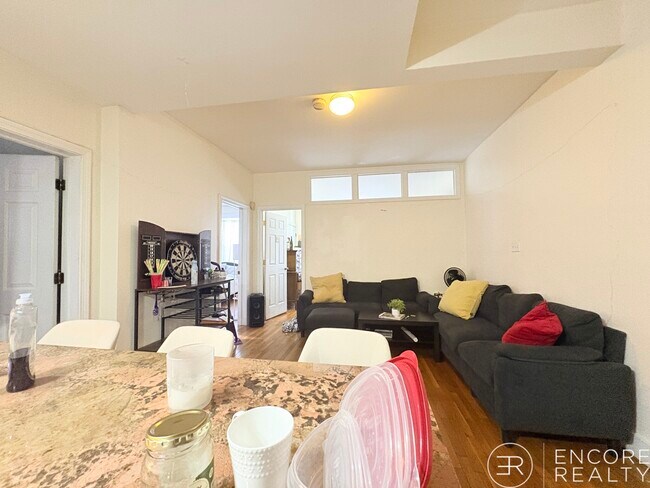 Photo - 153 Saint Paul St