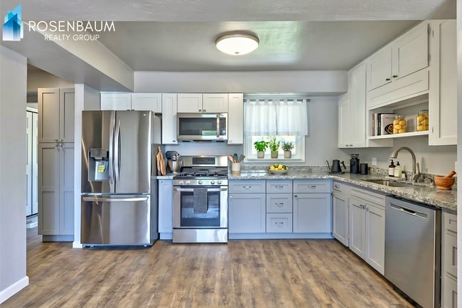 Photo - Charming 3-beds, 2-baths single-level home nestled in the desirable Prescott Heights community!