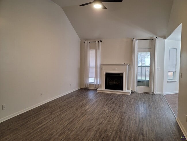 Photo - 106 Lions Gate