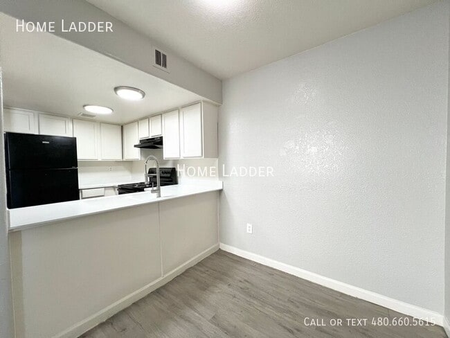 Photo - 4959 S Park Ave Unidad 103