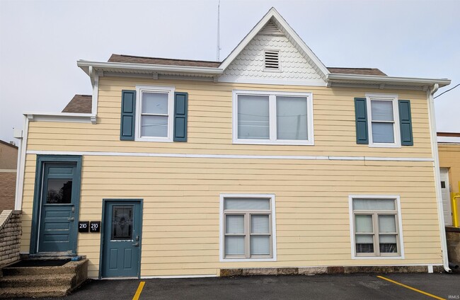 Building Photo - 210 E Mulberry St Unit 2