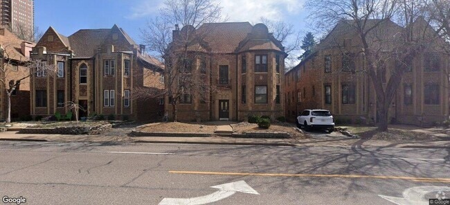 Building Photo - 322 S Hanley Rd Unit 1 fl South Rental