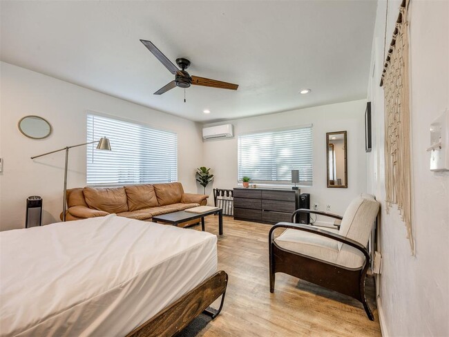 Photo - 217 E Daws St