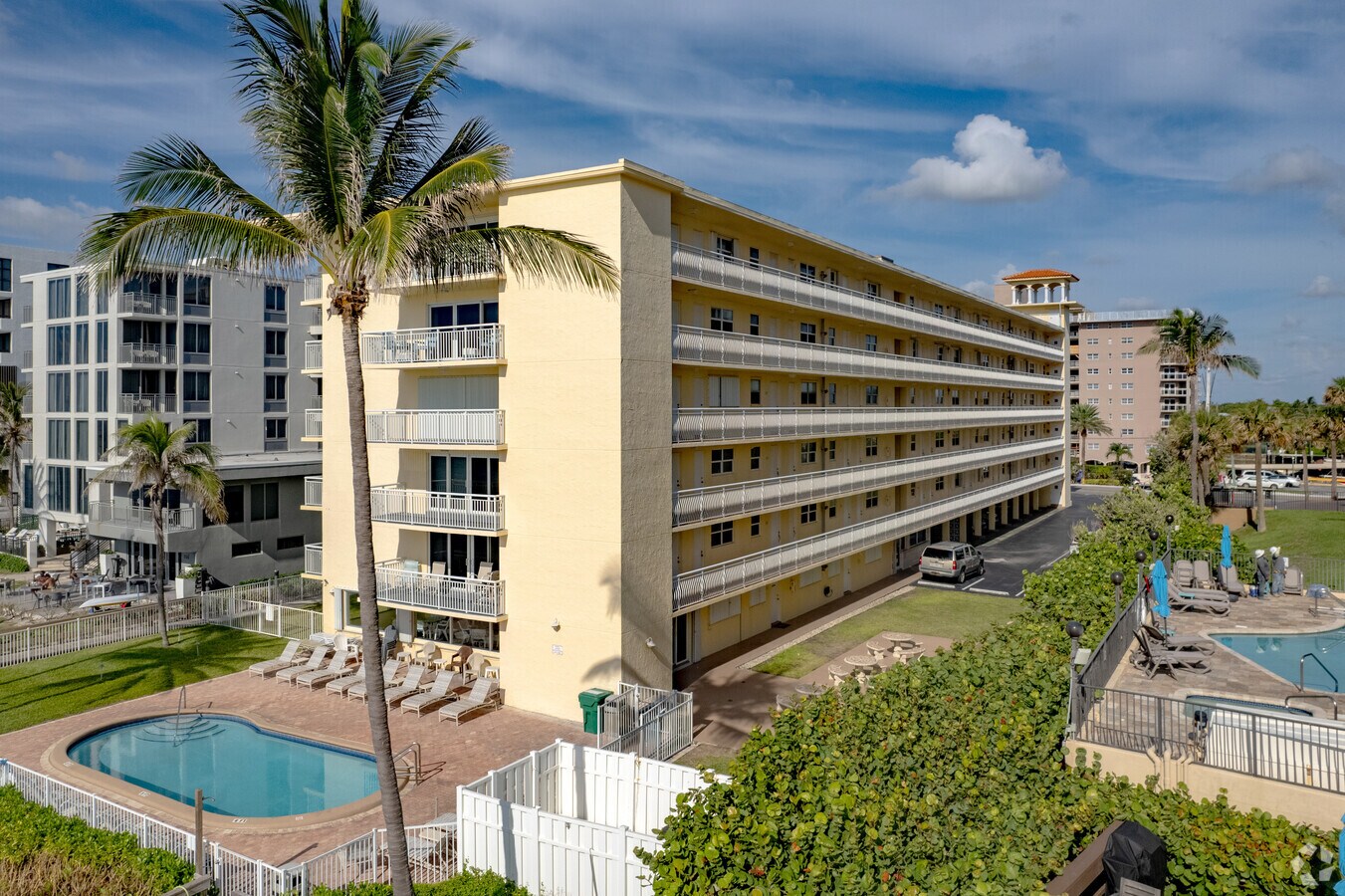 Hillsboro Colonnade Condominium - Hillsboro Colonnade Condominium