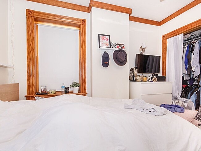 Building Photo - No Brokers Fee, No Security Deposit, Heat, Hot Water Included