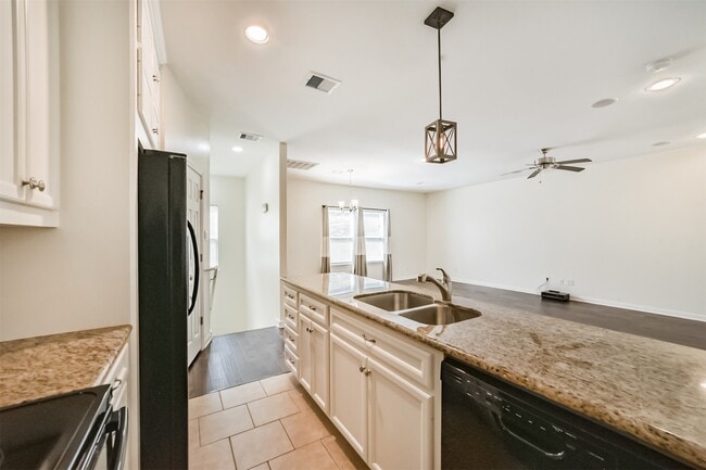 Photo - 5305 Avenue J