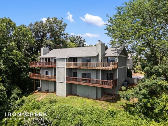 Two-bedroom Condo with Mountain Views near... - Two-bedroom Condo with Mountain Views near...